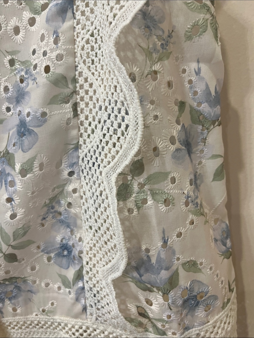 Ultra Pink Eyelet Floral Lace-Trim Sleeveless Blouse - White & Blue - Picture 2 of 5